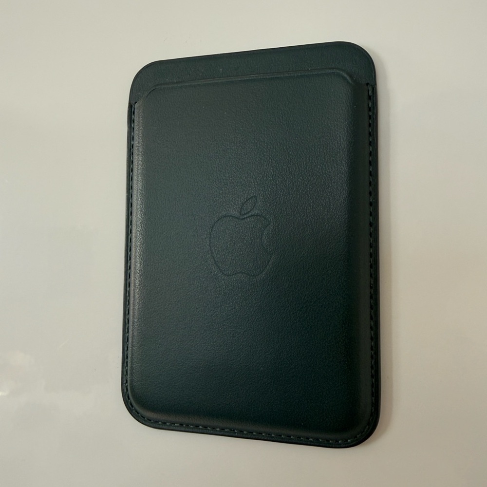 Apple Forest Green Leather Card Wallet/Sleeve